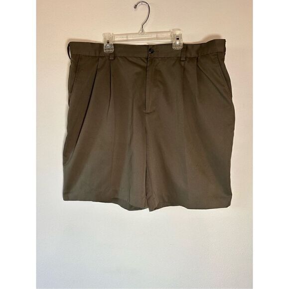 Izod men’s golf shorts in olive green, size 38 with a 9” inseam     #6-0139 - Picture 1 of 4